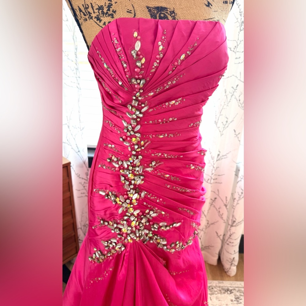 Elegant Pink Strapless Evening Gown - Picture 2 of 6